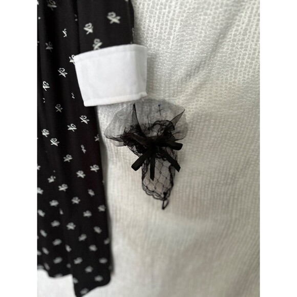 Wednesday Adams 4 pc, Costume, dress, wig, lace hand  covers, girls sz 9/10 yrs - Picture 3 of 4